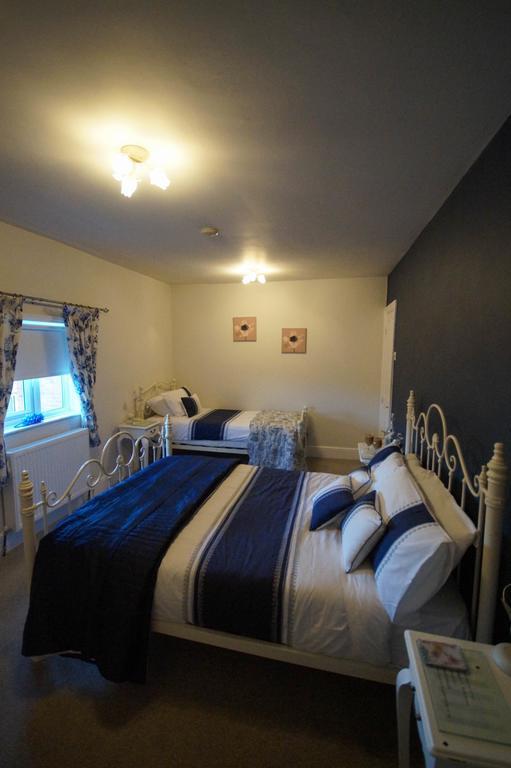 Fifth Milestone Cottage Dunnington Room photo