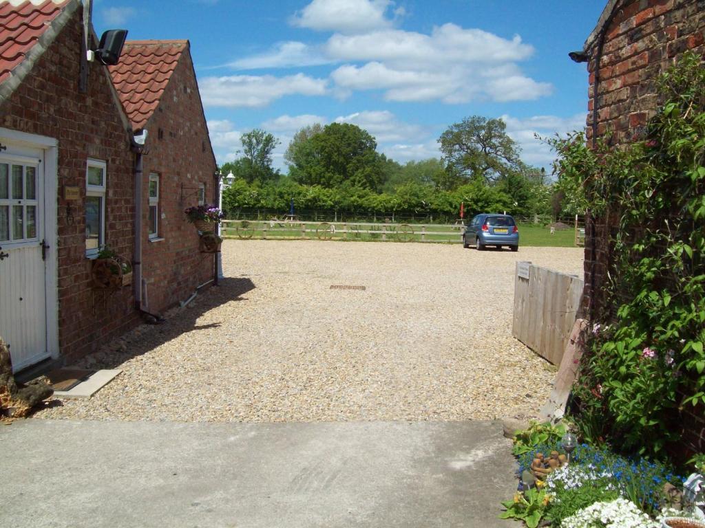 Fifth Milestone Cottage Dunnington Exterior photo